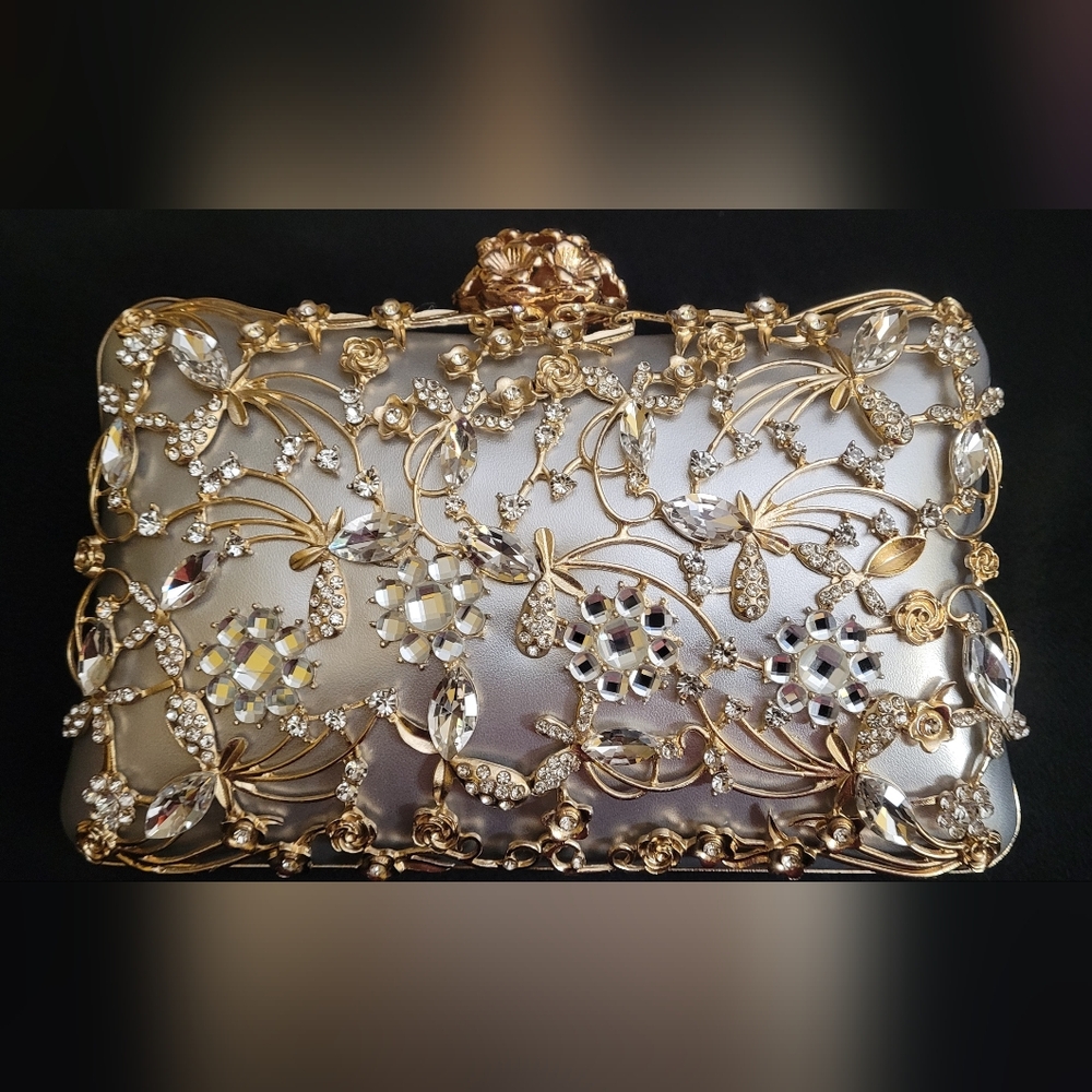 Elegant Gold and Silver Clutch - Picture 2 of 15